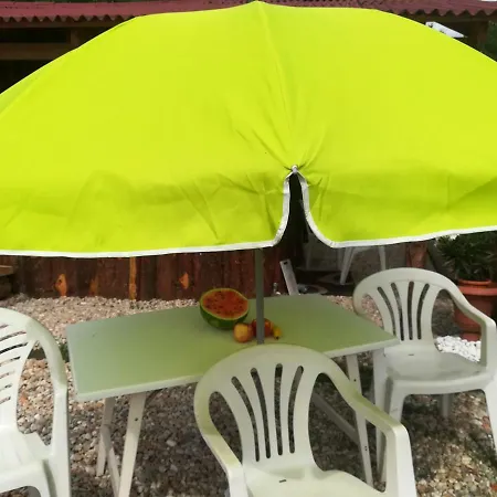 Tatil Evi Stromovy Srub S Karavanem U Reky