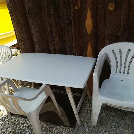 Stromovy Srub S Karavanem U Reky Tatil Evi Kovářov