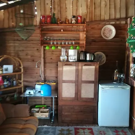 Stromovy Srub S Karavanem U Reky Tatil Evi Kovářov