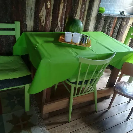 Stromovy Srub S Karavanem U Reky Vakantiehuis *