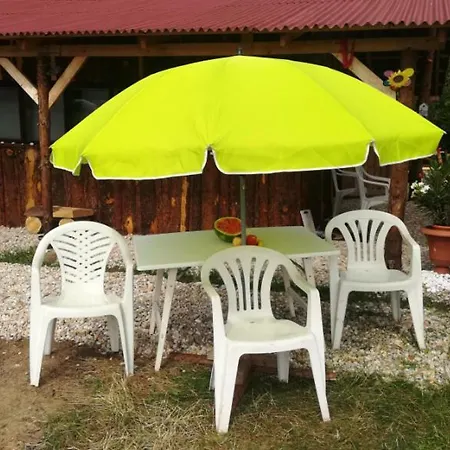 Vakantiehuis Stromovy Srub S Karavanem U Reky