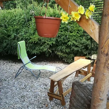 Stromovy Srub S Karavanem U Reky Kovářov