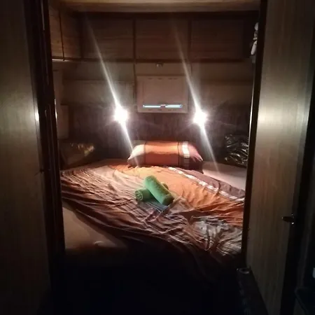 Stromovy Srub S Karavanem U Reky * Kovářov